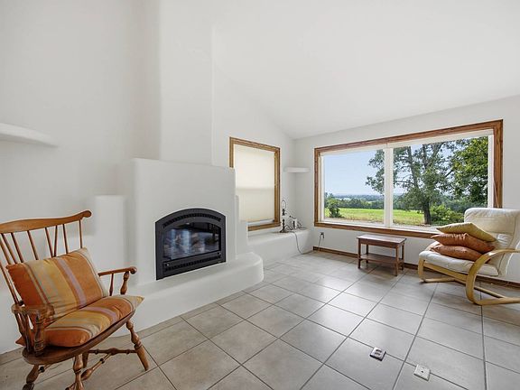 4th image of 19093 Harper Rd