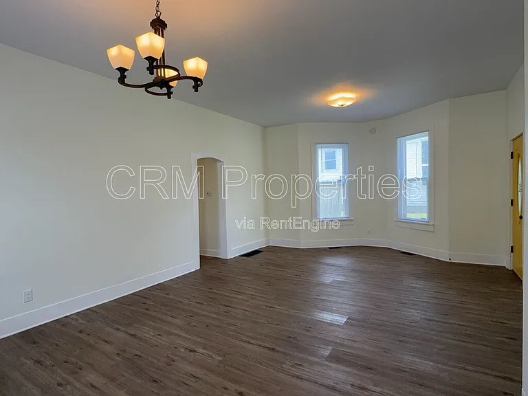 1339 Division St — Photo 8