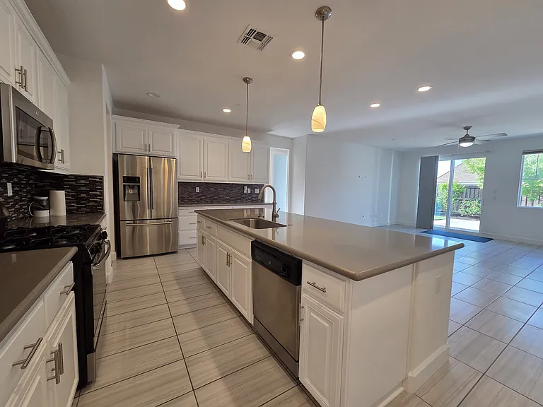 953 Kennedy Dr — Photo 18