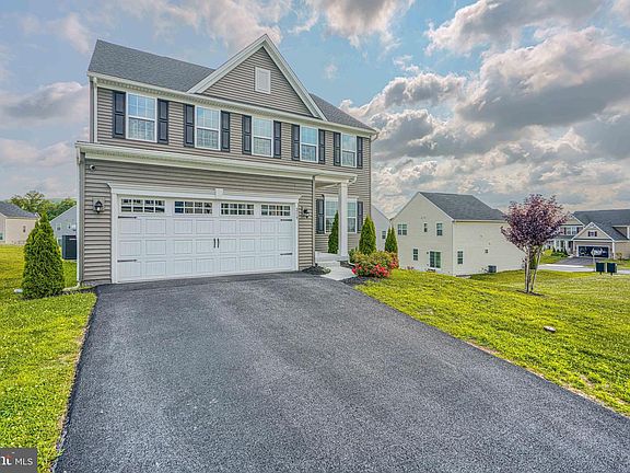 3rd image of 219 Chadsworth Way