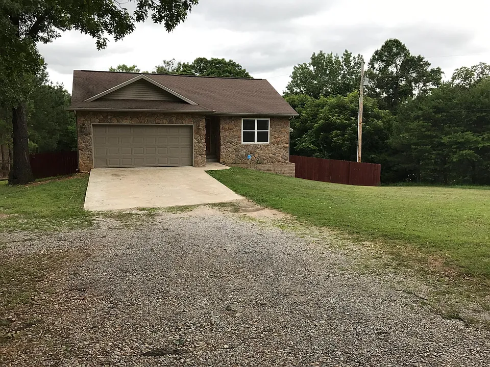 13327 Longridge Ln