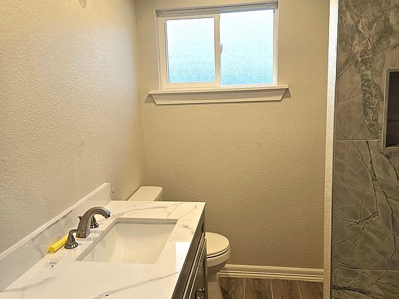 Common Full Bathroom