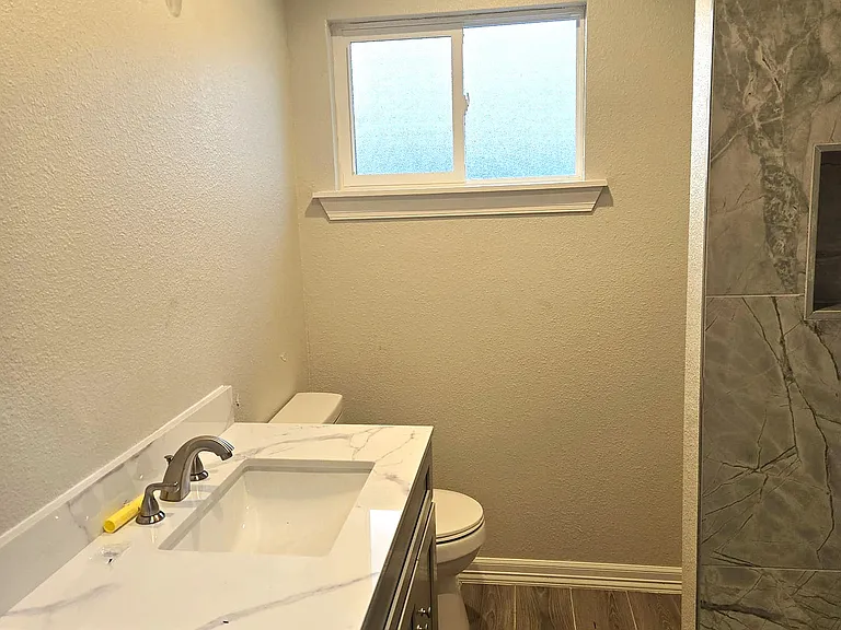 Common Full Bathroom