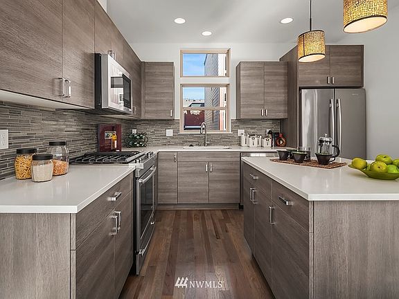 4th image of 2418 B NW 61st Street