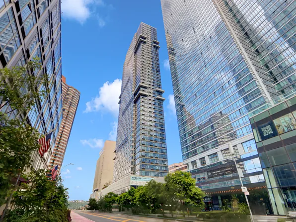 635 West 42nd Street image 2 of 28