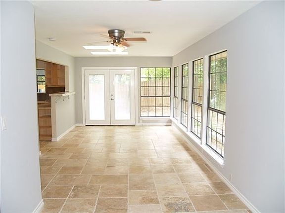 2nd image of 22 Hull Circle Dr