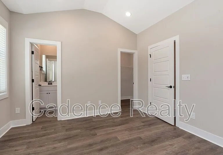 1709 Perimeter Loop — Photo 13