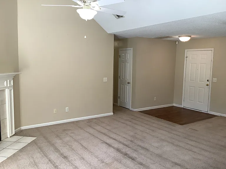 432 Laurel Hill Cir — Photo 5