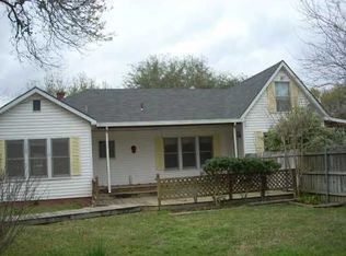 1002 Post Oak St, Hearne, TX 77859