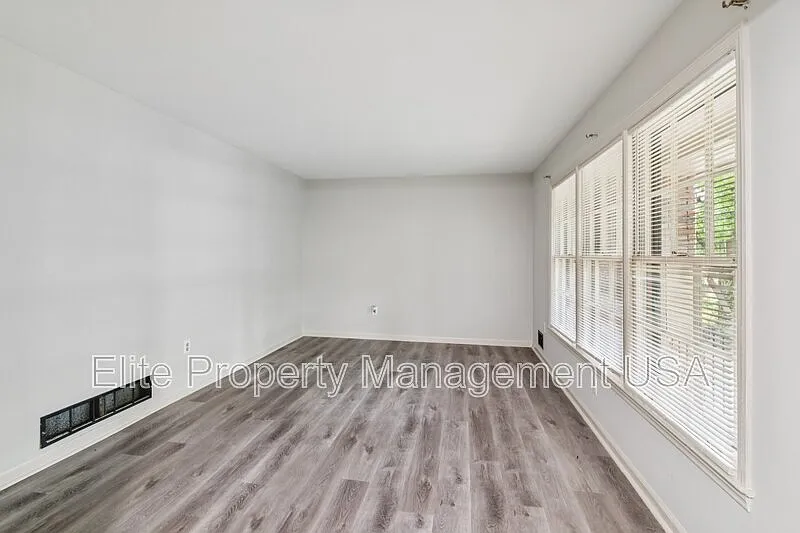 3 bed, 2.0 bath, 1517 sqft, $1,740 — Photo 4
