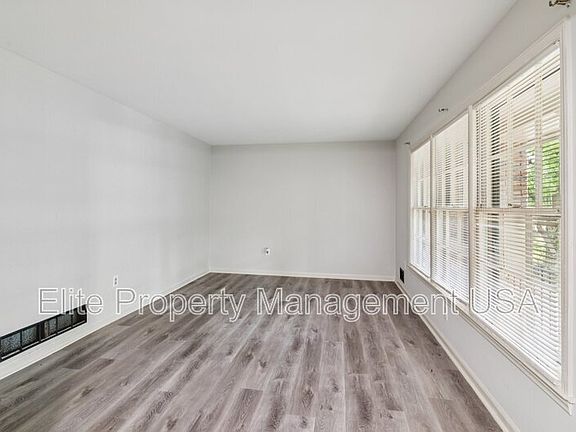 4th image of 2600 Lantern Ln