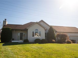 831 Kocher Dr, Grove City, PA 16127