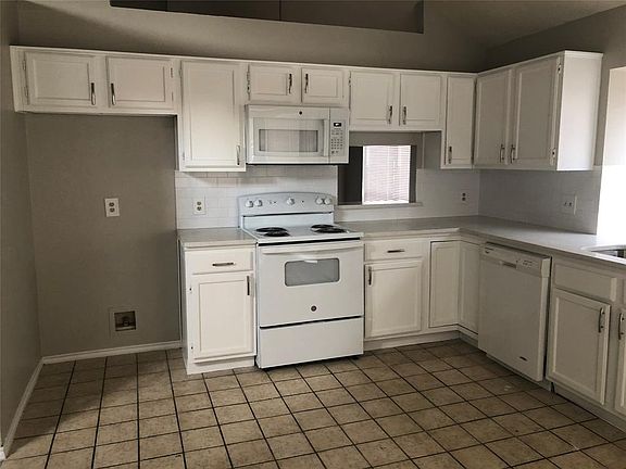 5th image of 1205 Calvert Dr