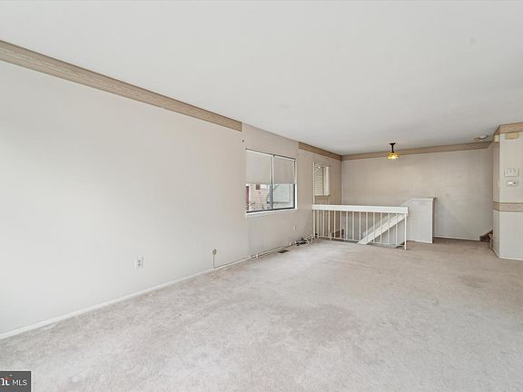 4th image of 1552 Stoney Ln #B