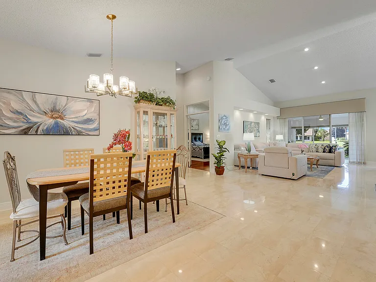 7136 Ashford Ln — Photo 11