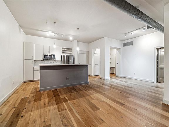 2nd image of 1901 Post Oak Blvd APT 1206