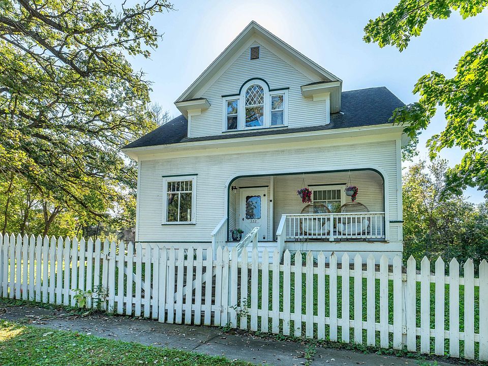 1st image of 322 3rd Ave SE