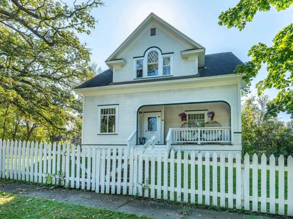 322 3rd Ave SE, Pelican Rapids, MN 56572