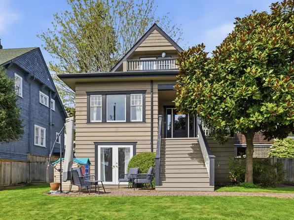 424 Keith Rd E, North Vancouver, BC V7J 1J8