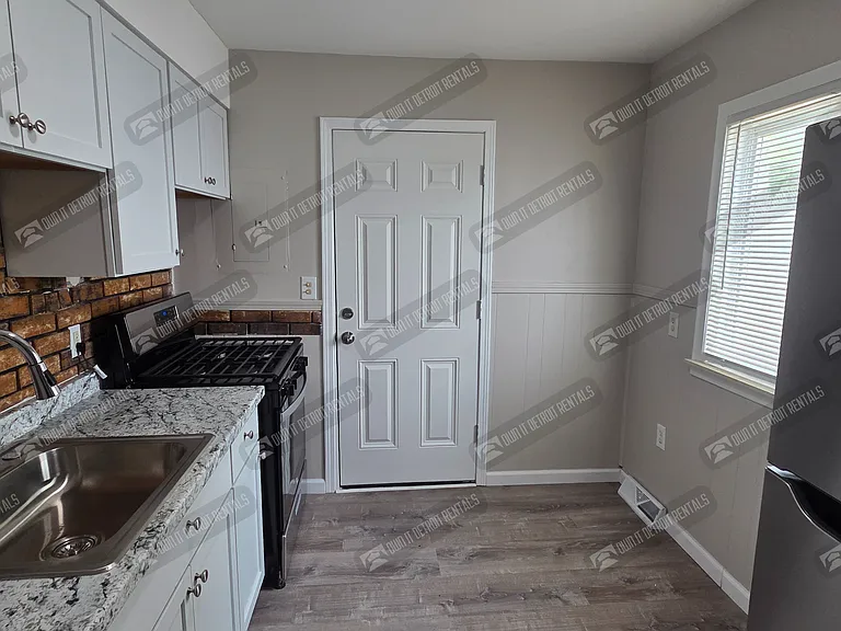 13065 Sherman Ave — Photo 16