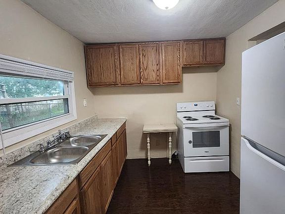 4th image of 2828 Mineola Dr