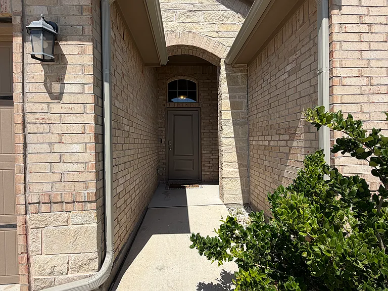 125 Hollytree Ln — Photo 2