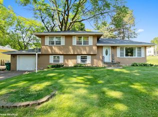 3304 Hillsdale Dr, Urbandale, IA 50322