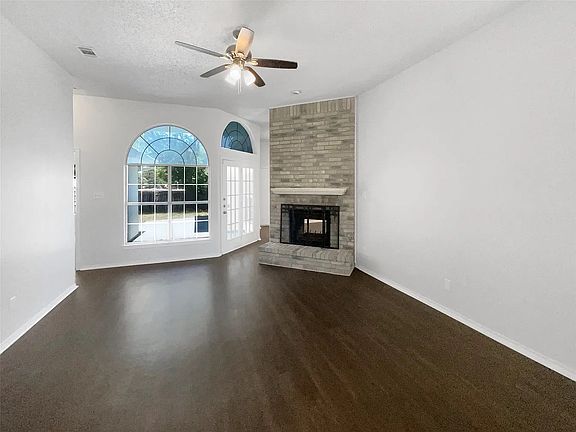 3rd image of 2116 Wentworth Dr #9