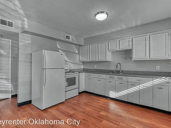 5th image of 2711 NW 36th St #2733