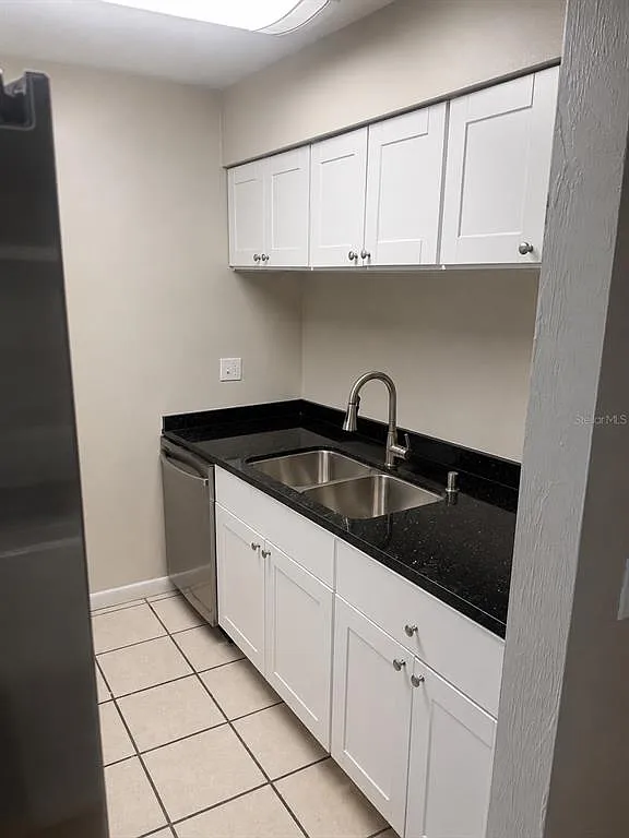 2 bed, 1.5 bath, 930 sqft, $1,400 — Photo 3