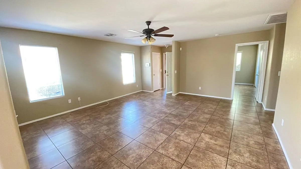 Well maintained 3 bedroom in Glendale! — Photo 4