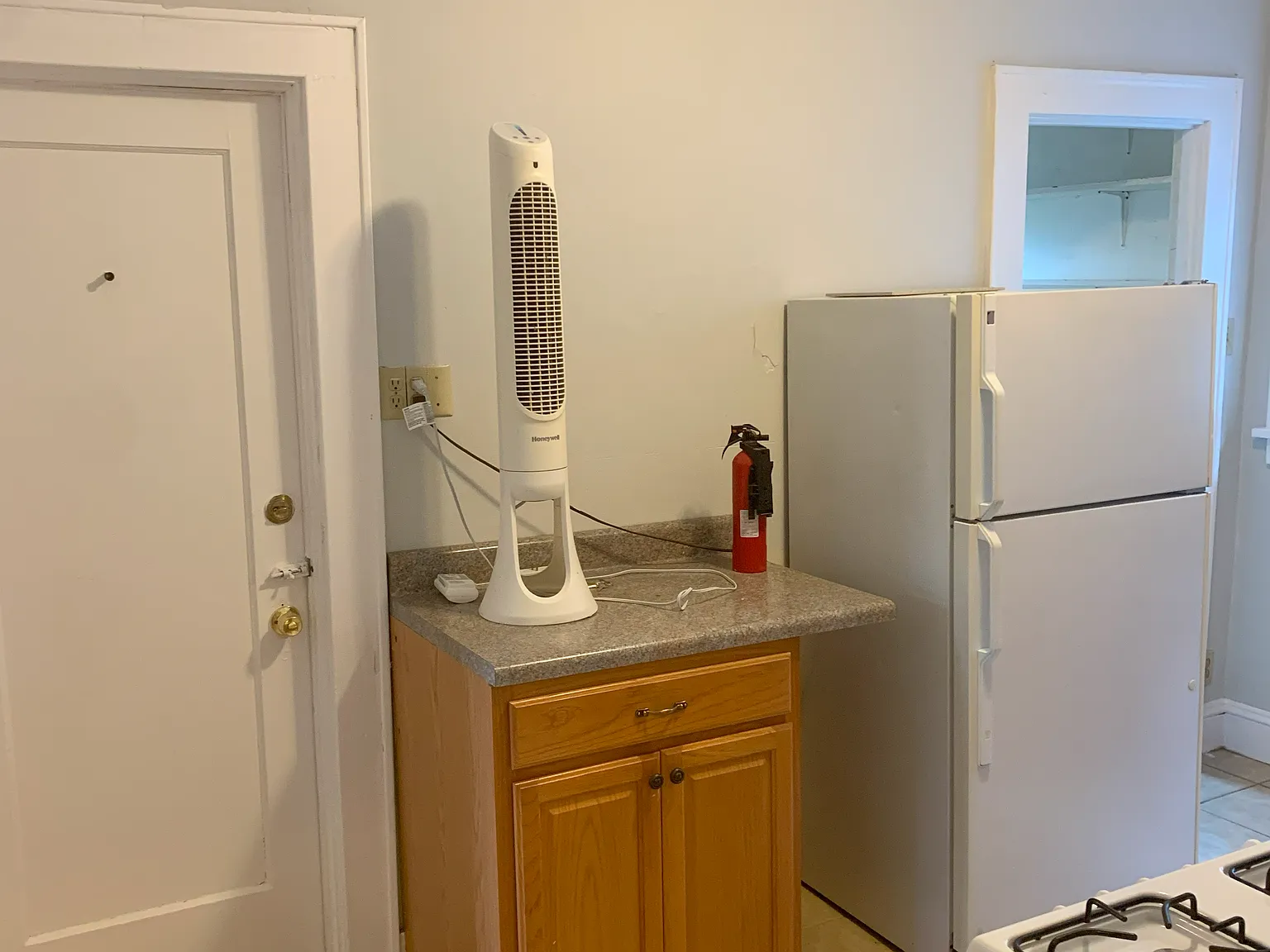 74 Woodlawn Ave — Photo 2