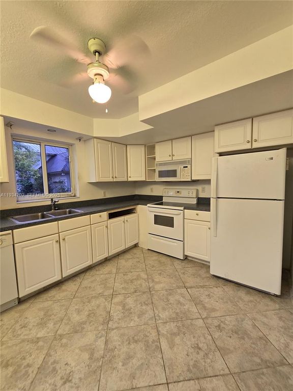 3201 SE 12th St APT B3, photo 7