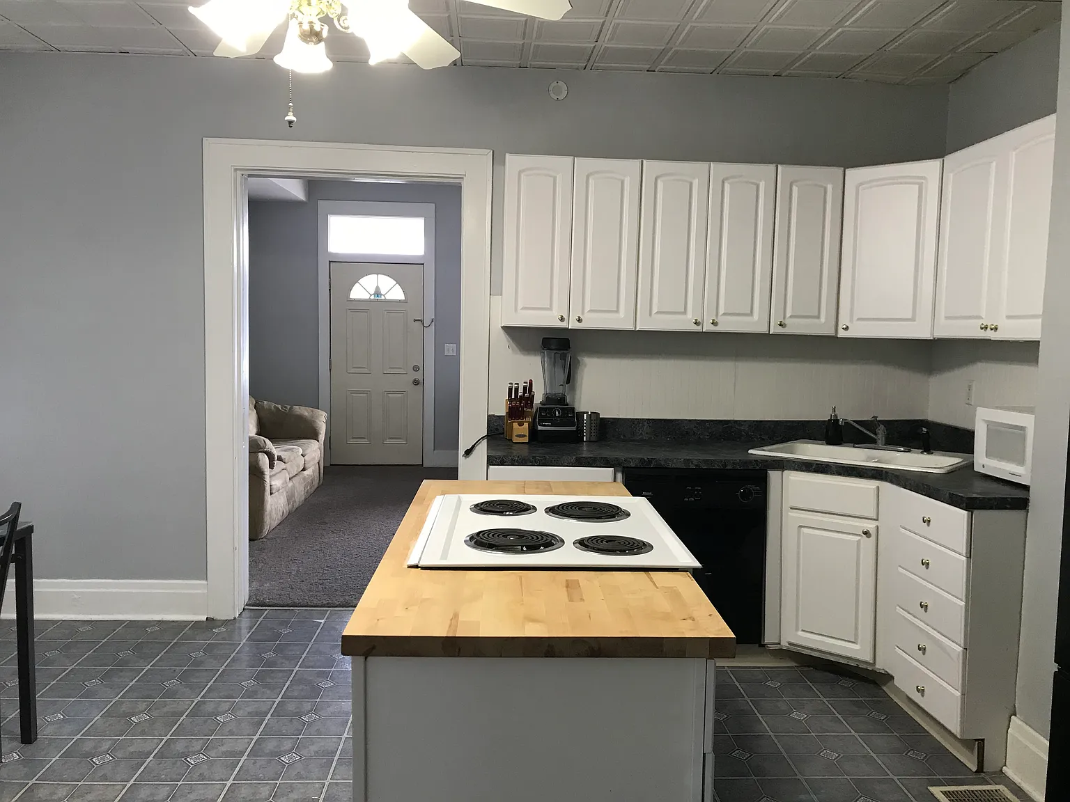 1 bed, 900 sqft, $1,350 — Photo 4