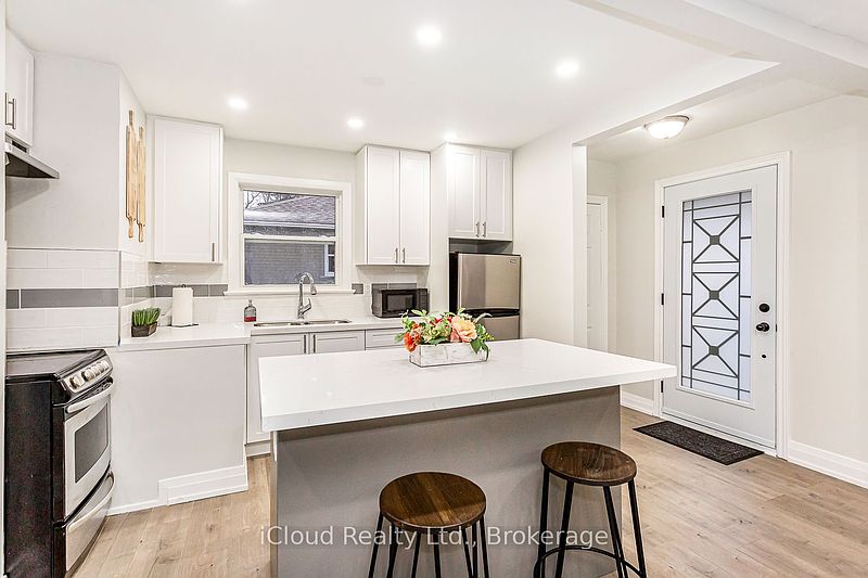 Toronto House for rent - 5 Bedrooms — photo 9