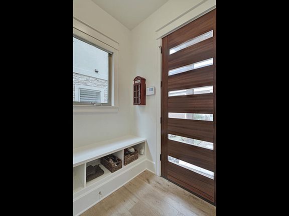 3rd image of 1227 Newning Ave Unit 6