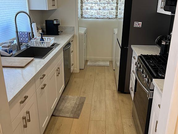 4th image of 7 Hollyhock Ln