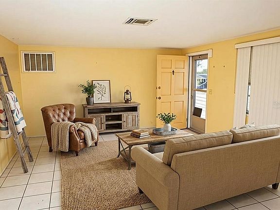 3rd image of 5102 Manor Dr