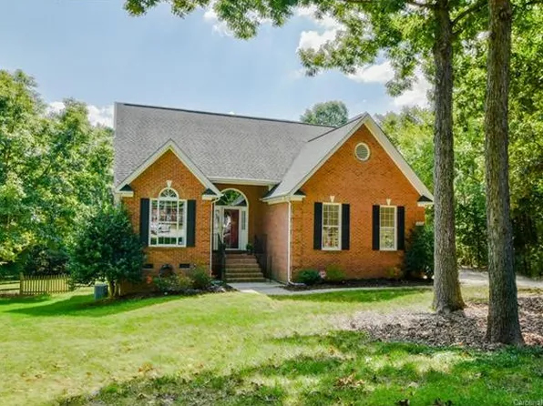 1016 Hunleyhill Ct, Matthews, NC 28104