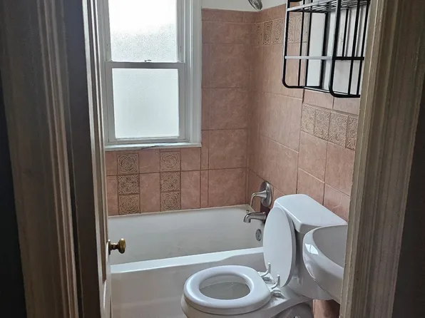 1179 Oxford Rd, Cleveland Heights, OH 44121