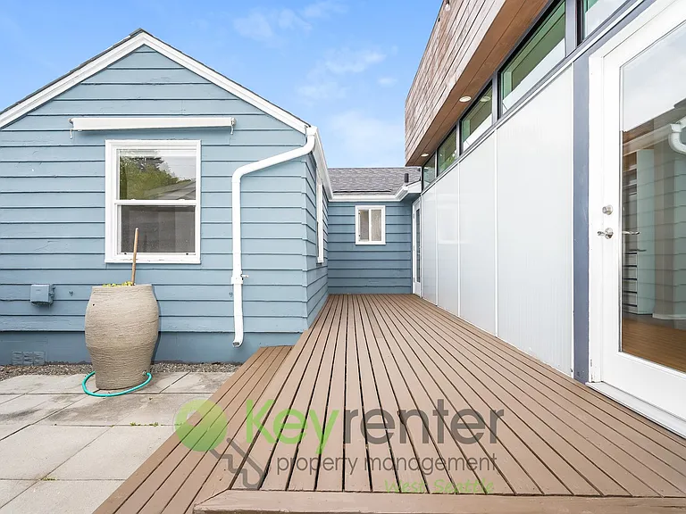 6707 34th Ave SW — Photo 23