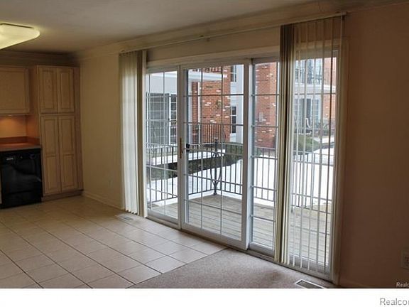 5th image of 508 Fox Hills Dr N APT 4