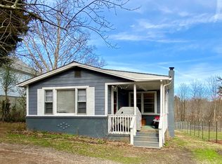 20 Honeysuckle Ln, Asheville, NC 28806