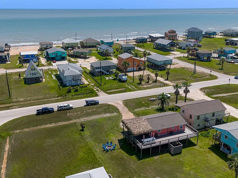 610 Surf Dr — Photo 4