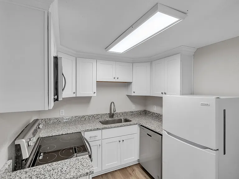 3521 Parr Ln — Photo 3