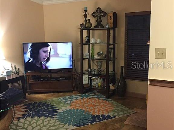 5th image of 702 Bloomingfield Dr
