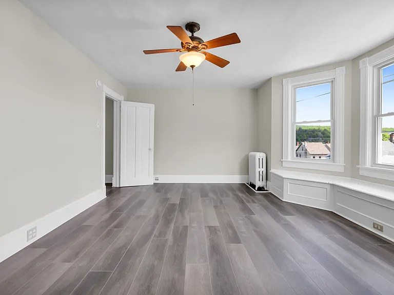 265-267 E Bertsch St #4 — Photo 25