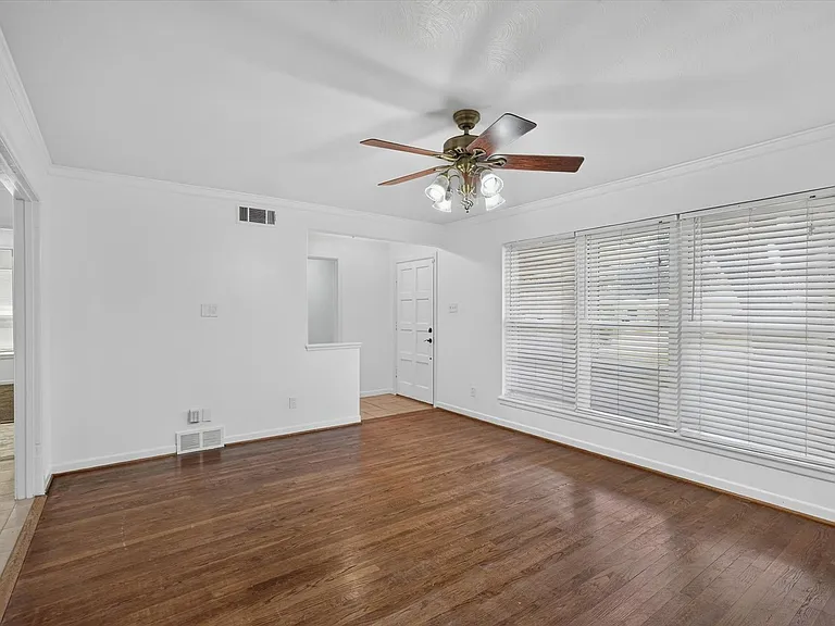 2539 Highwood Dr — Photo 3