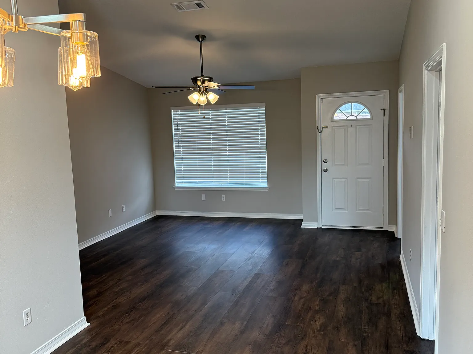 3 bed, 1300 sqft, $1,700 — Photo 2