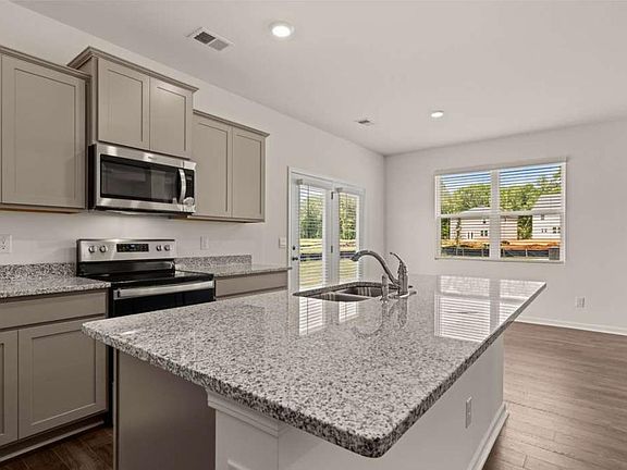 5th image of 302 Friendship Oak Way